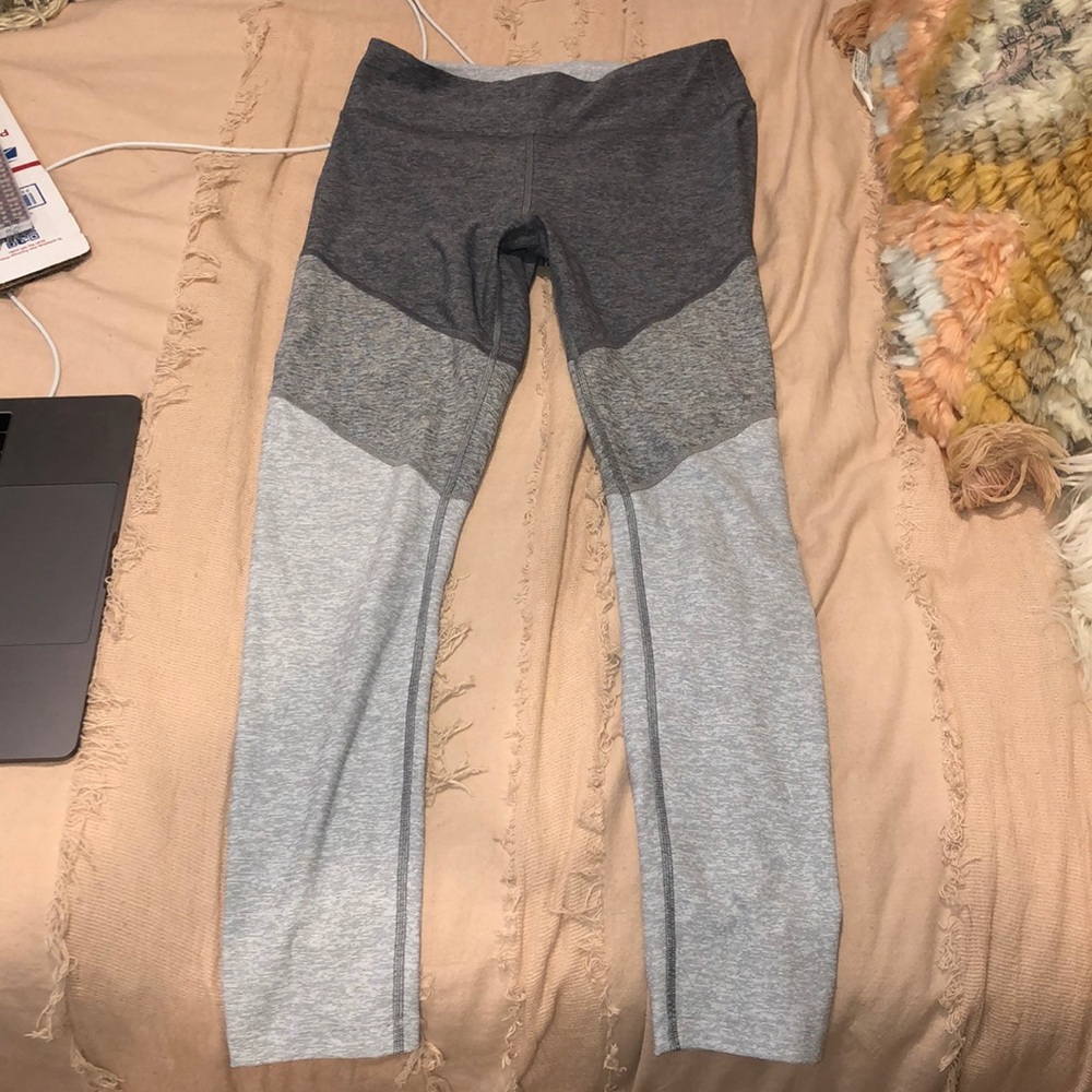 OUTDOOR VOICES LEGGINGS - SIZE MEDIUM